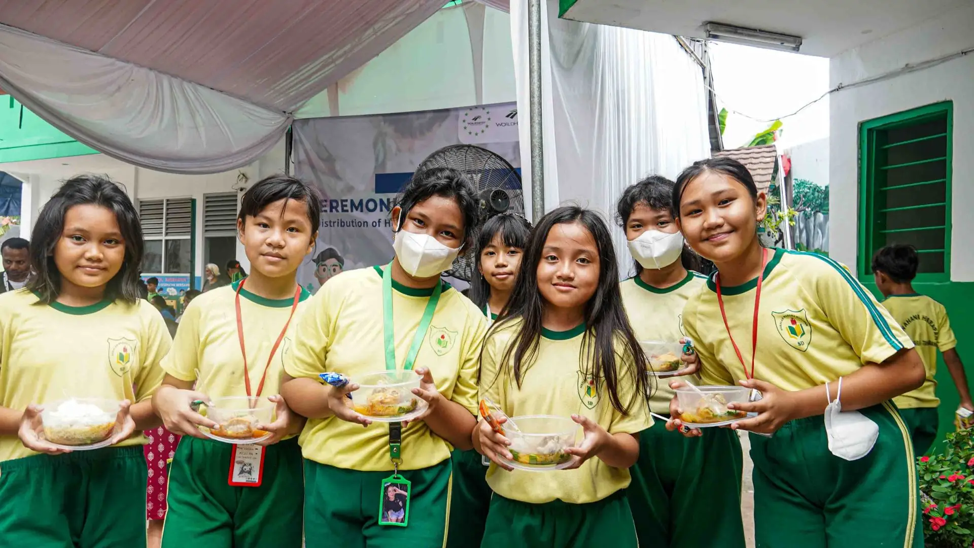 Berita - Baksos RAPI, berkontribusi dalam memberikan makanan sehat dan susu di Sekolah Wahana Harapan Kedaung - RAPI | Relawan Pemimpin Indonesia