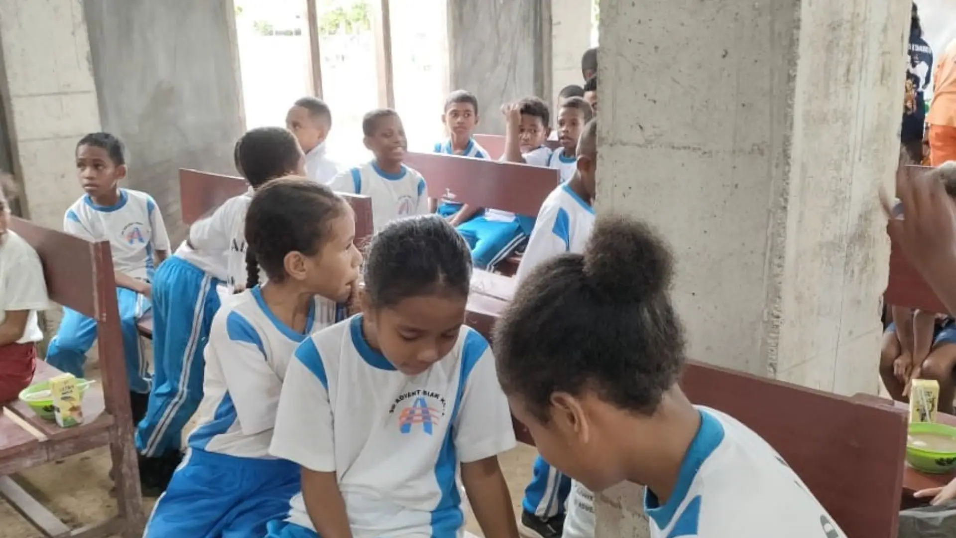 Berita - Membangun Generasi Emas Papua melalui pemberian makan sehat oleh RAPI di BIAK, PAPUA - RAPI | Relawan Pemimpin Indonesia