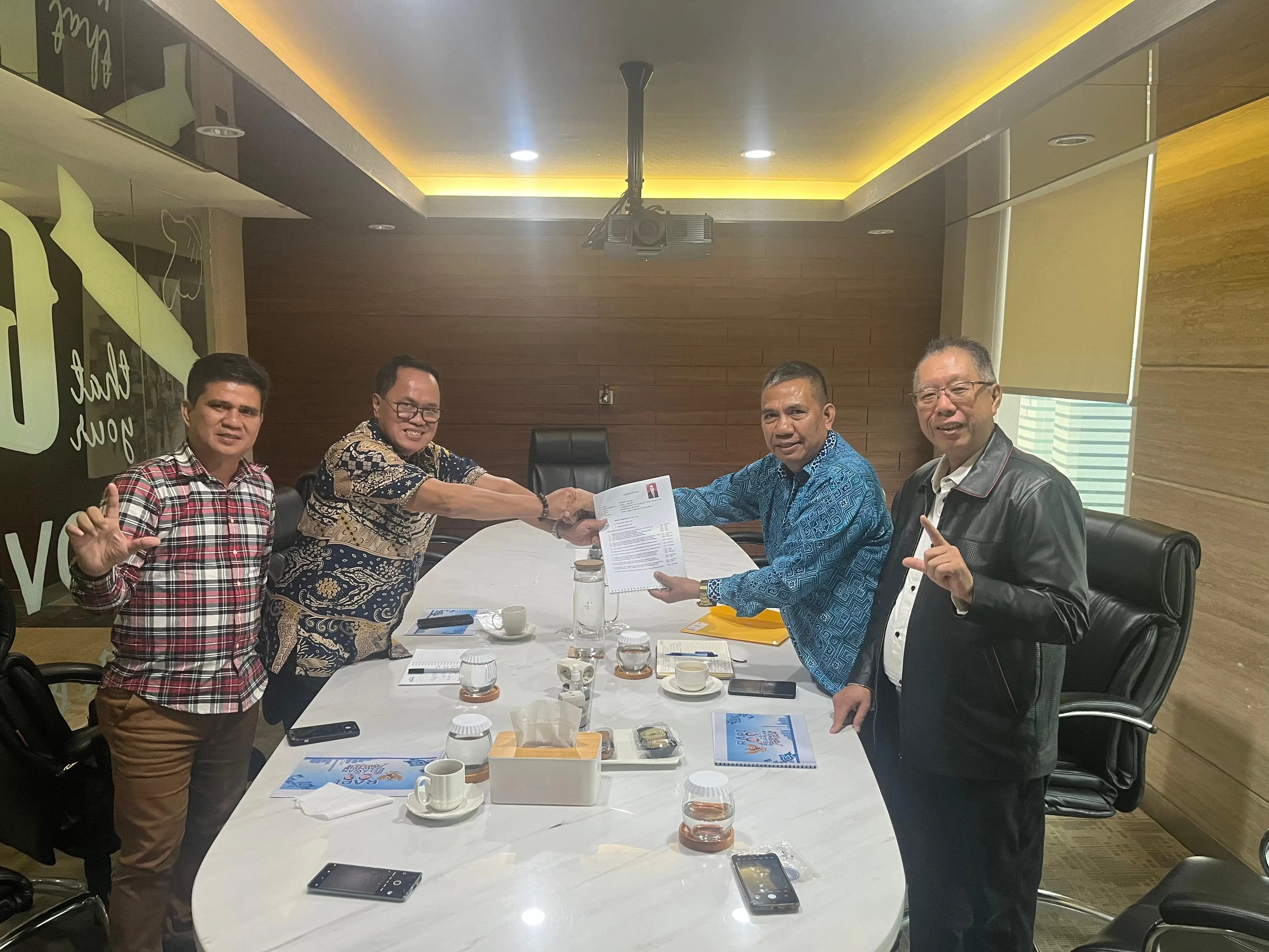 Berita - Pertemuan RAPI dengan Calon Wakil Bupati Kabupaten Landak 2024-2029, Andreas Lani - RAPI | Relawan Pemimpin Indonesia